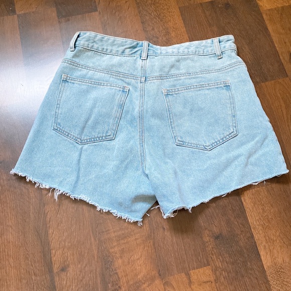NWOT Denim Shorts - Light Blue - M - Picture 3 of 4